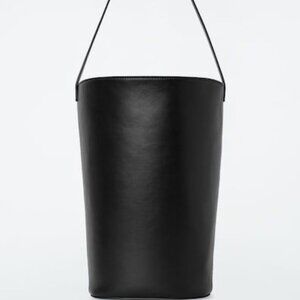 COS BUCKET BAG - LEATHER